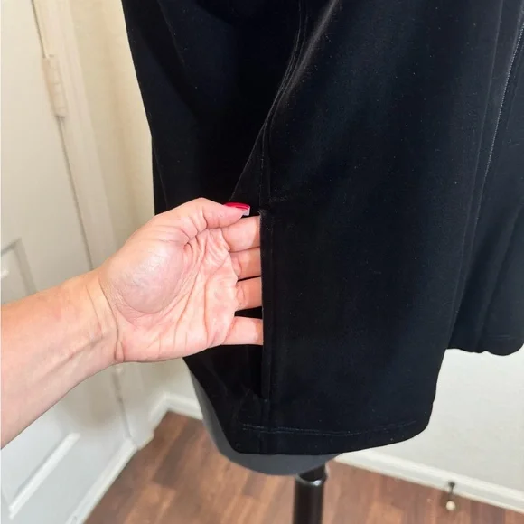 Chico’s Black Sleeveless Women's Top - Picture 5 of 9